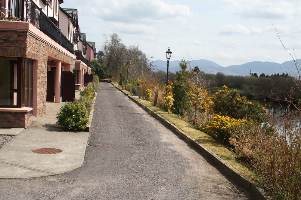 2 Mile Lodge ケンメア エクステリア 写真